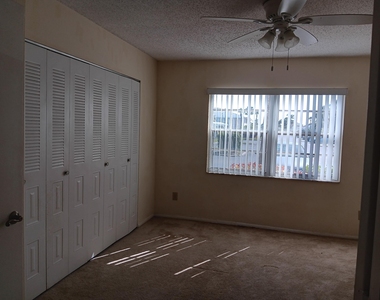 933 Ne Sonesta Avenue Ne - Photo Thumbnail 5