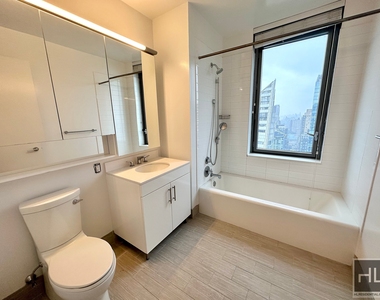 West 57th Street - Photo Thumbnail 2