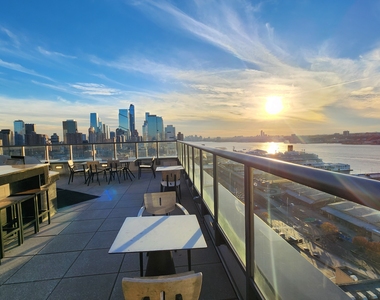 West 57th Street - Photo Thumbnail 14