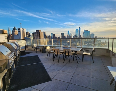 West 57th Street - Photo Thumbnail 12