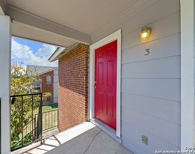 3607 Bremen Ave - Photo Thumbnail 2