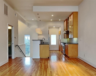 2111 Clark Street - Photo Thumbnail 11