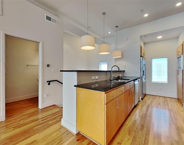 2111 Clark Street - Photo Thumbnail 12