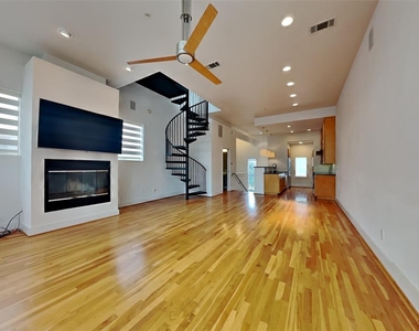 2111 Clark Street - Photo Thumbnail 10