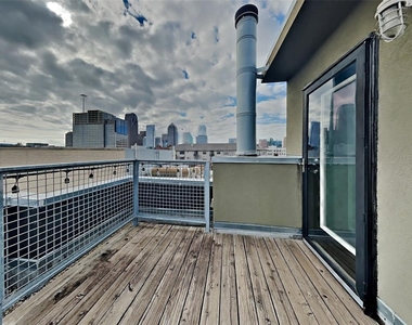 2111 Clark Street - Photo Thumbnail 4