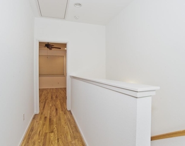 5807 Hudson Street - Photo Thumbnail 22