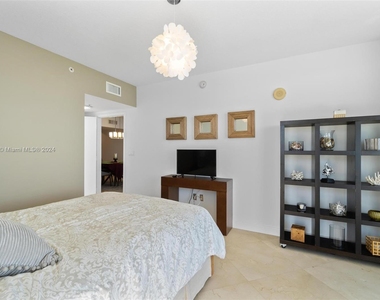 16699 Collins Ave - Photo Thumbnail 28