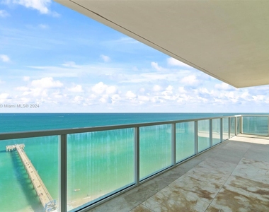 16699 Collins Ave - Photo Thumbnail 4