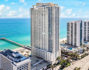 16699 Collins Ave - Photo Thumbnail 8