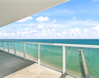 16699 Collins Ave - Photo Thumbnail 5