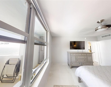 2899 Collins Ave - Photo Thumbnail 20