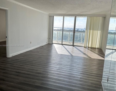 5750 Collins Ave - Photo Thumbnail 5