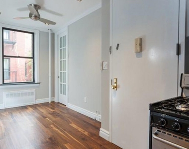 233 East 29th Street - Photo Thumbnail 2