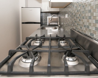 511 W. Belmont, Unit C24 - Photo Thumbnail 2