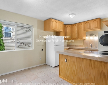 6851 N Fessenden Street - Photo Thumbnail 1