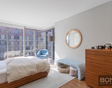 237 East 34th Street - Photo Thumbnail 3