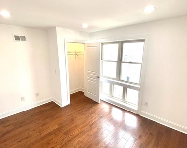 2570 Frankford Ave - Photo Thumbnail 9