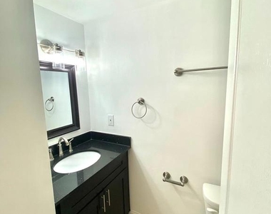 2570 Frankford Ave - Photo Thumbnail 14