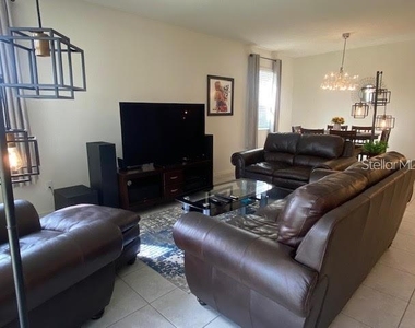 10554 Laguna Plains Drive - Photo Thumbnail 6