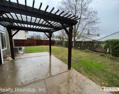 9385 Ivydale Cir - Photo Thumbnail 23