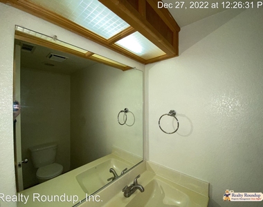 9385 Ivydale Cir - Photo Thumbnail 11