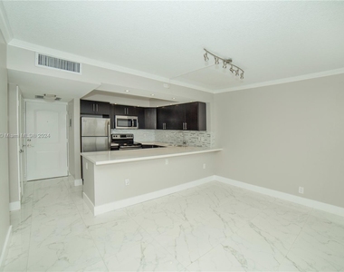 100 Bayview Dr - Photo Thumbnail 5