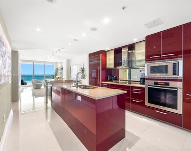 3801 Collins Ave - Photo Thumbnail 7