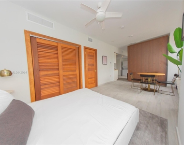 820 Ocean Dr - Photo Thumbnail 5