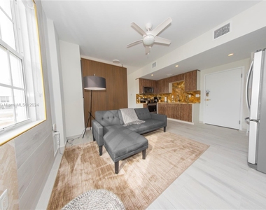 820 Ocean Dr - Photo Thumbnail 10