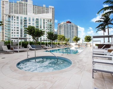 1300 Brickell Bay Dr - Photo Thumbnail 16