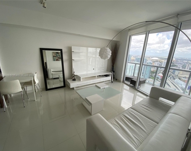 465 Brickell Ave - Photo Thumbnail 2