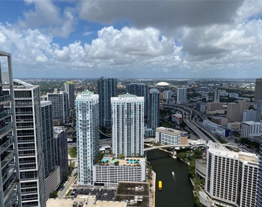 465 Brickell Ave - Photo Thumbnail 7