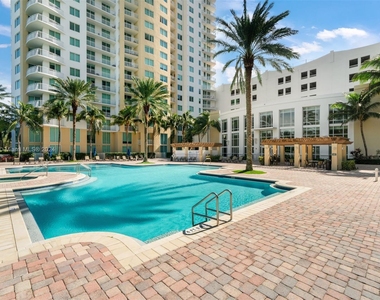 1745 E Hallandale Beach Blvd - Photo Thumbnail 15