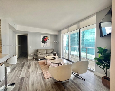 1300 Brickell Bay Dr - Photo Thumbnail 2