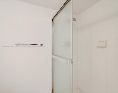 5161 Collins Ave - Photo Thumbnail 28