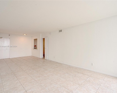 5161 Collins Ave - Photo Thumbnail 10