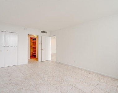 5161 Collins Ave - Photo Thumbnail 14