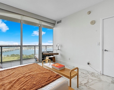 888 Biscayne Blvd - Photo Thumbnail 12