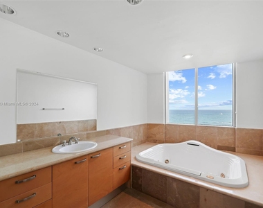 5959 Collins Ave - Photo Thumbnail 21