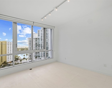 5959 Collins Ave - Photo Thumbnail 29