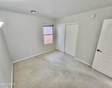 1082 W Sea Lion Drive - Photo Thumbnail 19