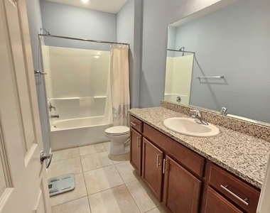 3166 Sterling Ridge Dr - Photo Thumbnail 7