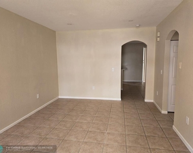 8433 Sw 25th Ct - Photo Thumbnail 1