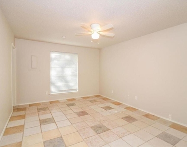 5706 Guildwood Drive - Photo Thumbnail 9