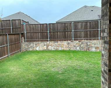 912 Monarch Lane - Photo Thumbnail 19