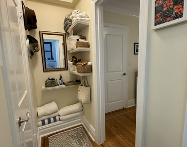 210 East 68th Street - Photo Thumbnail 2