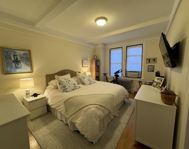210 East 68th Street - Photo Thumbnail 1