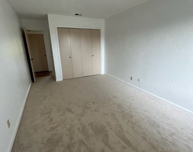 1634 Royal Way - Photo Thumbnail 5