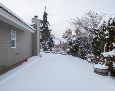 1025 N Fairview Place - Photo Thumbnail 24