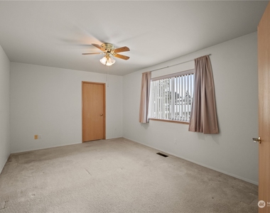 1025 N Fairview Place - Photo Thumbnail 10